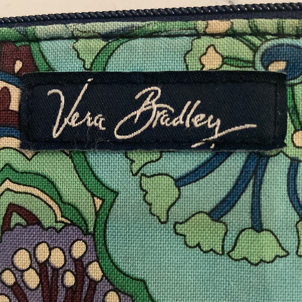 Vera Bradley change purse with sleeve for ID excellent used condition - Picture 4 of 5